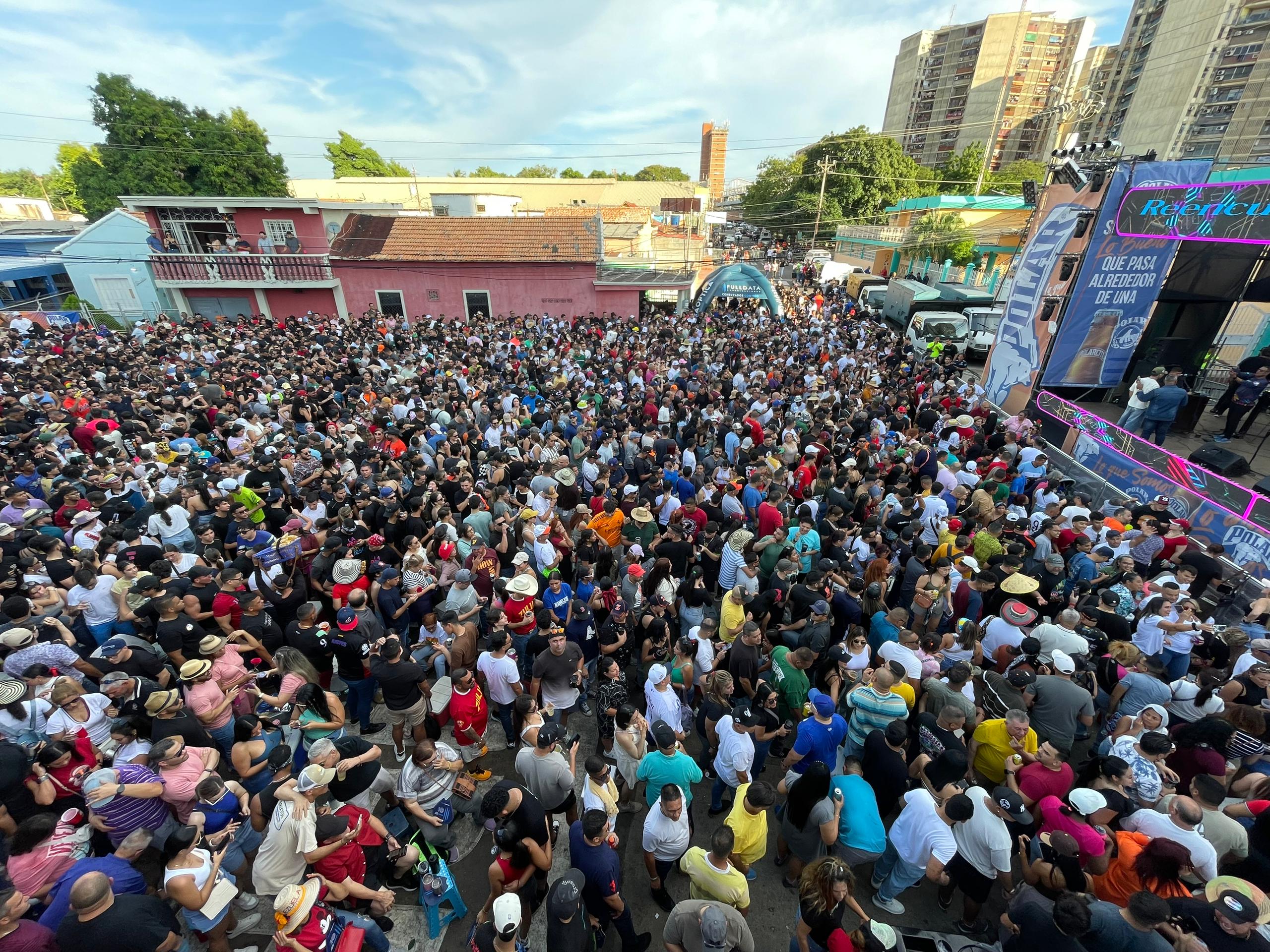 El Pozón “hasta las metras”: Bailando y cantando gaitas, cientos de zulianos despiden el 2024 y reciben el Año Nuevo