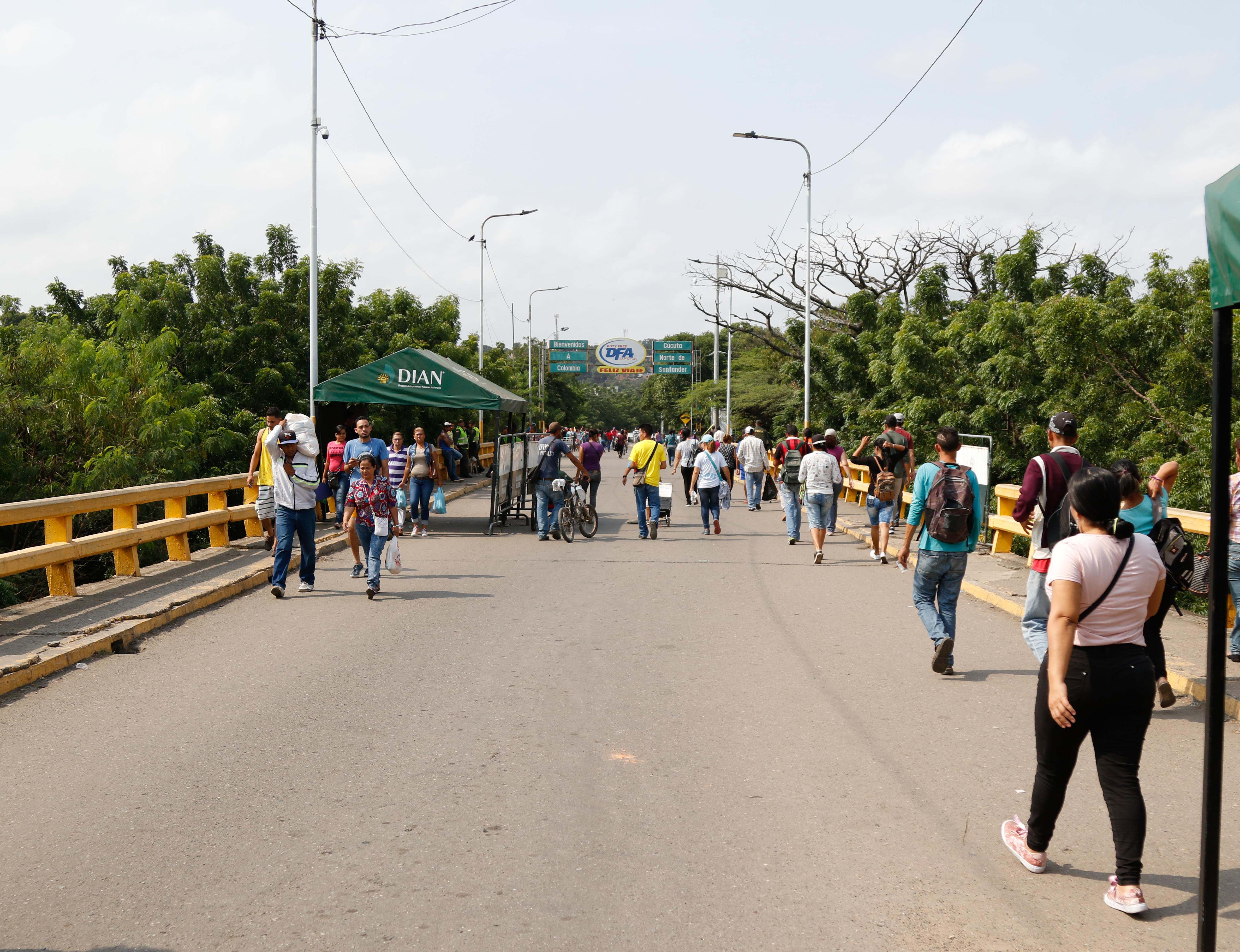 Reportan repunte migratorio por la frontera de Táchira: Hasta 300 pasaportes venezolanos sellan, por jornada, en taquillas de San Antonio