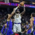 LeBron anota 32 puntos y Lakers completan barrida