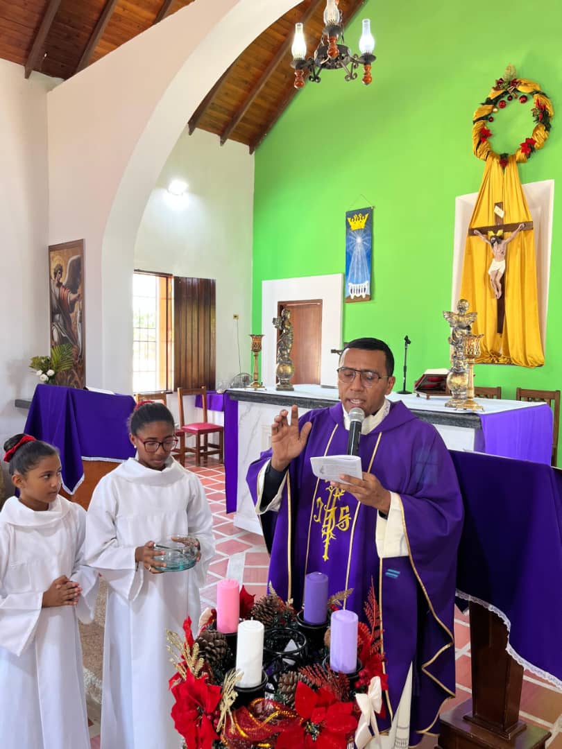 Párroco de la parroquia San Isidro, Silverio Osorio Mora, celebra primera década de servicio sacerdotal