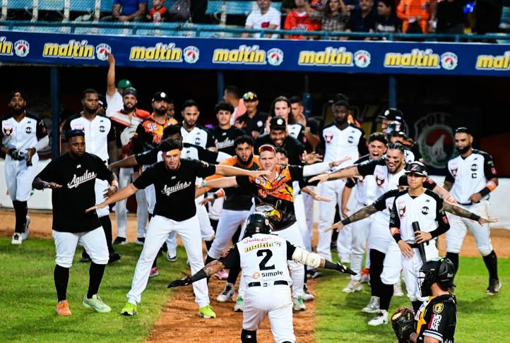 Águilas picoteó a Leones y se acerca a la fiesta de enero