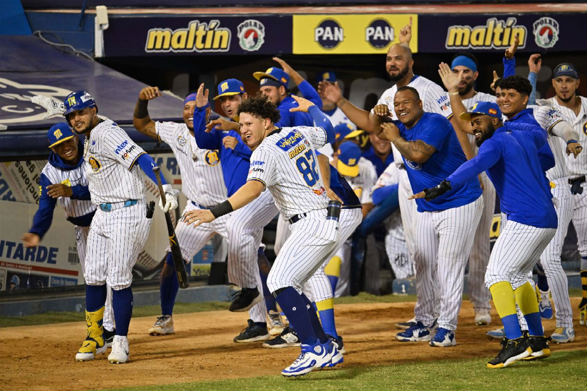 Magallanes consiguió su segunda victoria ante el líder Cardenales