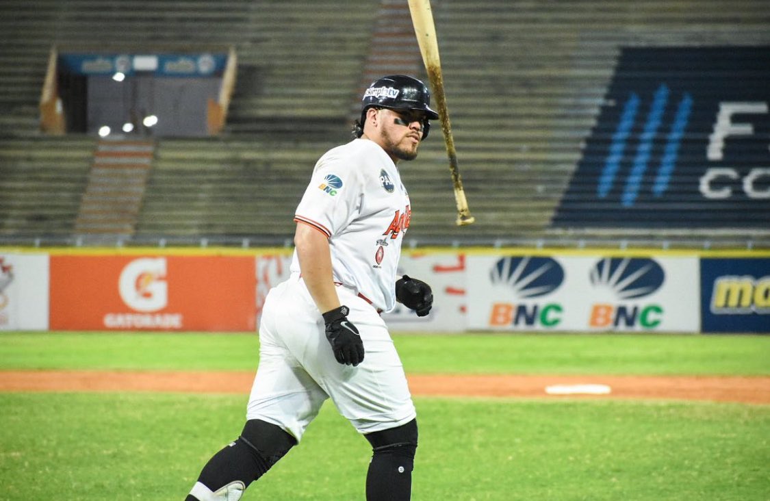 El aguilucho Andrés Chaparro se quedó con el MVP de la semana junto a Ildemaro Vargas y Luis Suisbel