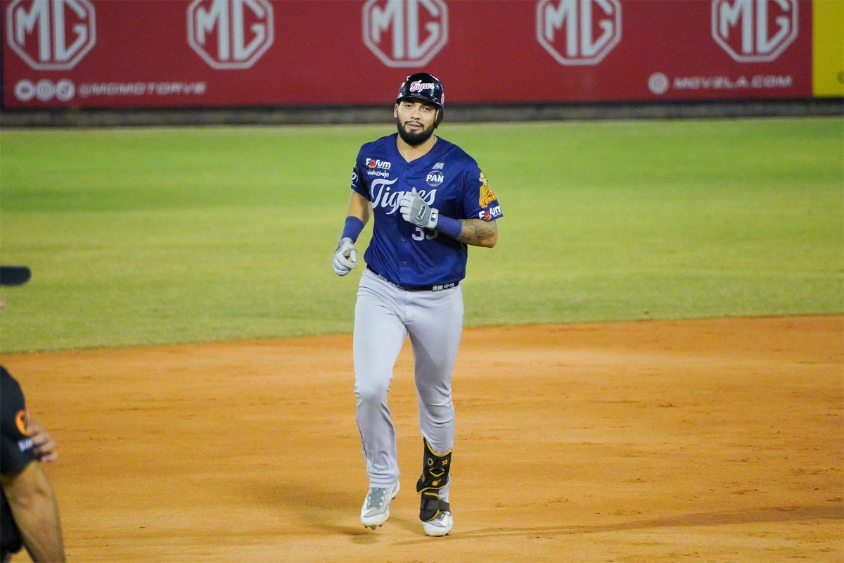 Tigres de despide con paliza a Magallanes