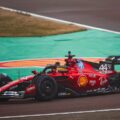 Lewis Hamilton maneja el Ferrari por primera vez