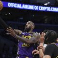 LeBron James es el segundo jugador que registra un triple-doble después de cumplir 40 años