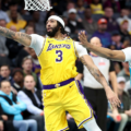 Anthony Davis lideró victoria de Lakers ante Hornets