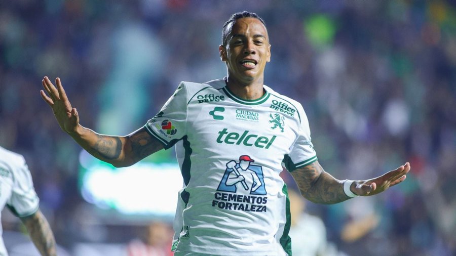 Jhonder Cádiz anotó doblete en la victoria de León sobre Chivas