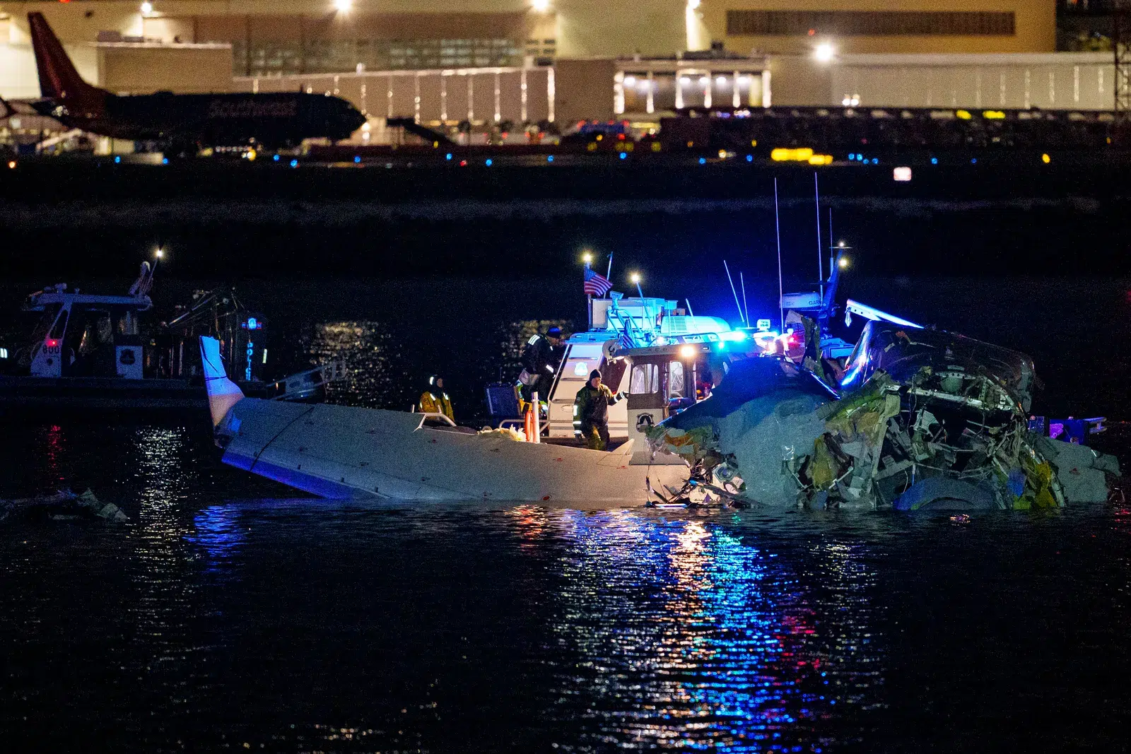 Identifican a dos de los pilotos involucrados en la colisión aérea en Washington