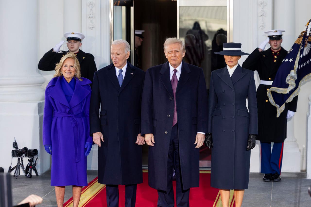 Donald Trump llega a la Casa Blanca antes de juramentarse como presidente