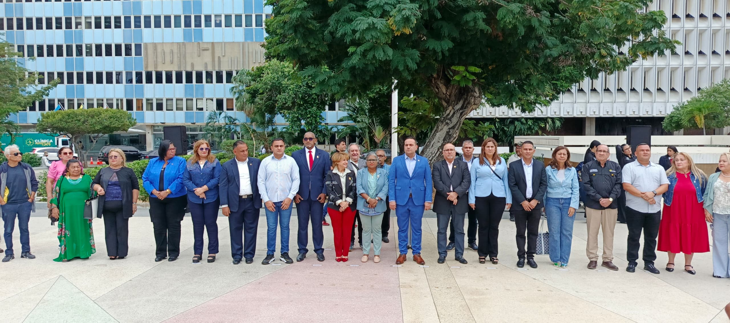 Gobierno regional conmemoró el Día del Educador con misa solemne y ofrenda floral