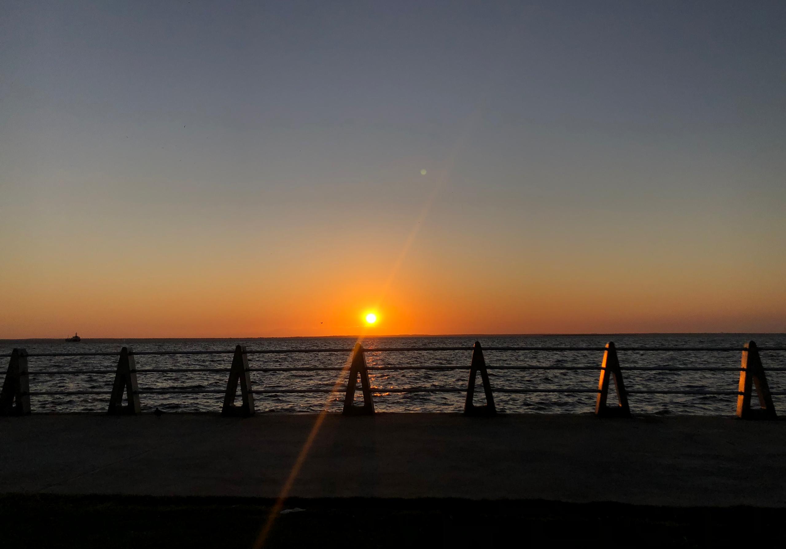 Cuando el sol acaricia el Lago: El despertar de Maracaibo