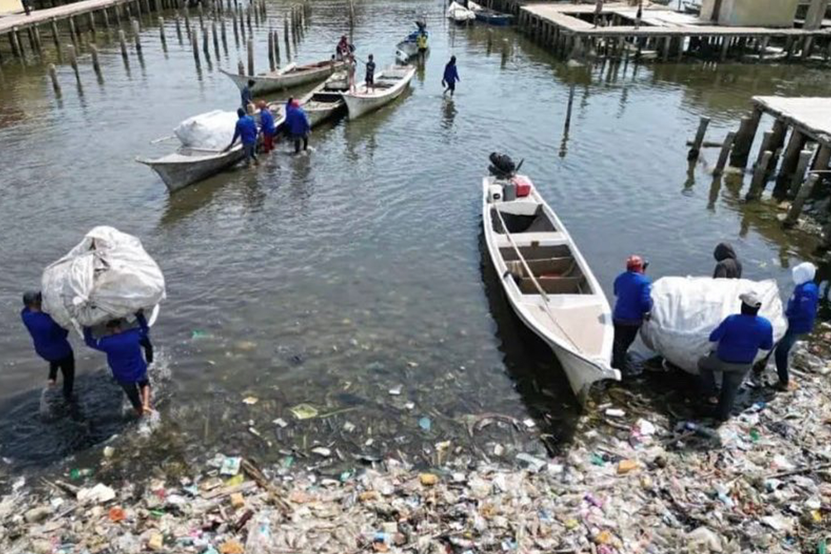 Más de 300 mil toneladas de desechos fueron recolectados en el Lago de Maracaibo en 2024