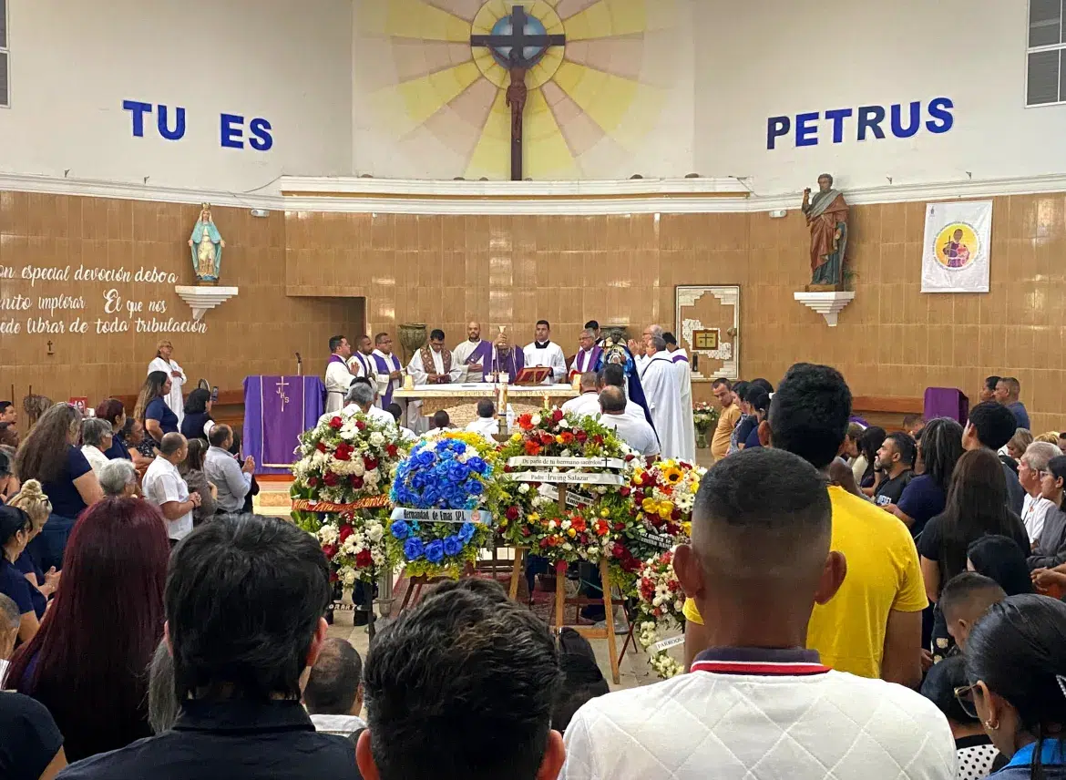 Con honores fue despedido el sacerdote Luberto Ríos en Cabimas