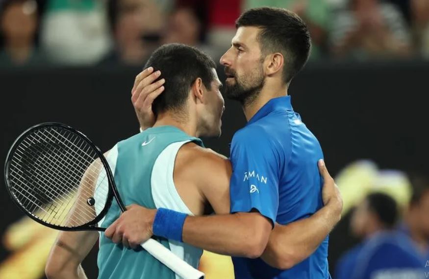 Djokovic le gana otro duelo a Alcaraz en el Abierto de Australia