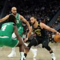 Celtics arrolló a los Warriors en California