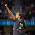 Deyna Castellanos firma contrato con el Portland Thorns de la MWSL