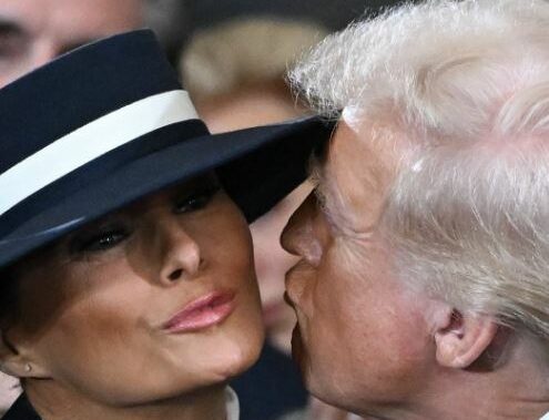 El besito incomodo que Trump intentó dar a Melania