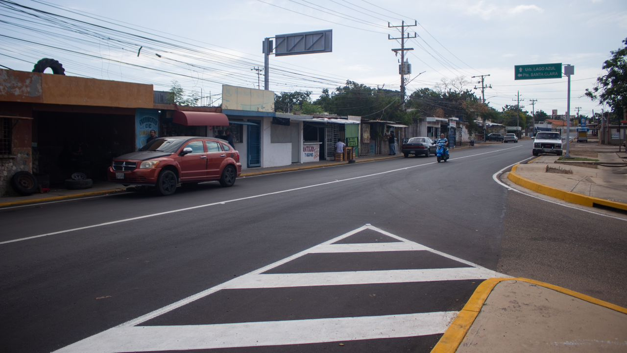 Asfaltado en la avenida principal de Lago Azul beneficia directamente a unas 15 mil personas que transitan por la zona