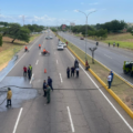 Se incendió un vehículo de la GNB en la C-1, a la altura del puente Pomona