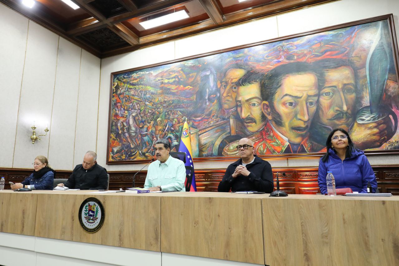 Nicolás Maduro sostuvo un encuentro con el Gabinete Ejecutivo, FANB y REDI en Miraflores 