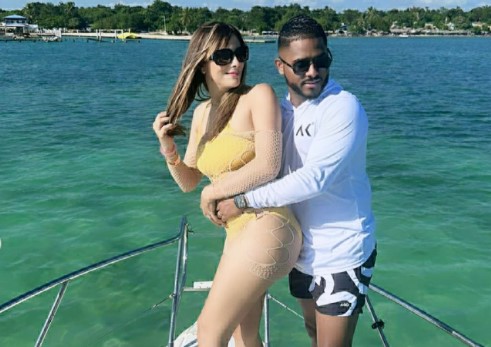 Vuelve con su marido mujer que le pidieron el divorcio por besar a Romeo Santos en concierto