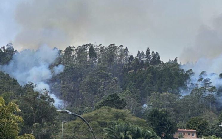 Mueren tres militares al caer aeronave en una montaña de El Hatillo