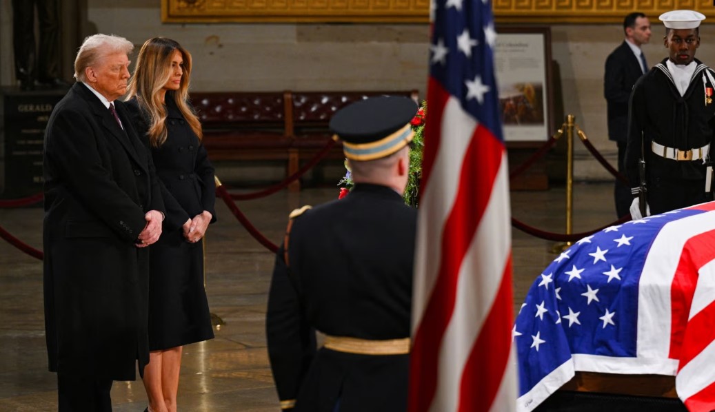 Trump se presenta a rendir homenaje ante el féretro de Jimmy Carter en el Capitolio