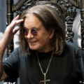 Ozzy Osbourne no puede caminar por el avance del Parkinson