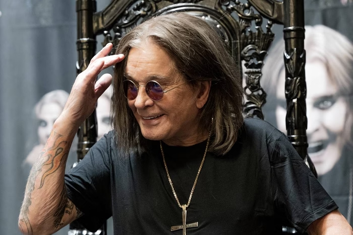 Ozzy Osbourne no puede caminar por el avance del Parkinson