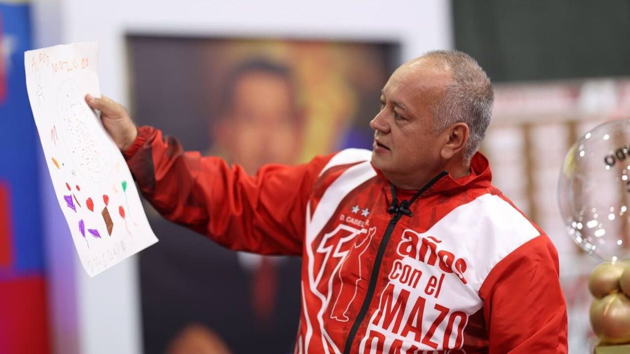 Diosdado Cabello informó que tres PNB fueron detenidos por extorsionar a un turista francés y a una mexicana