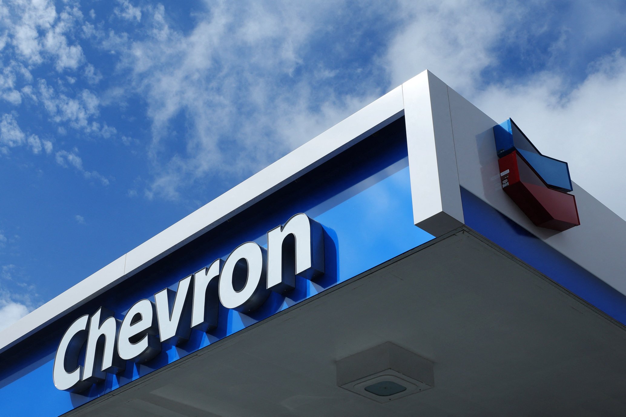 Chevron podría operar hasta agosto: Venezuela y EEUU tienen seis meses para llegar a un acuerdo petrolero