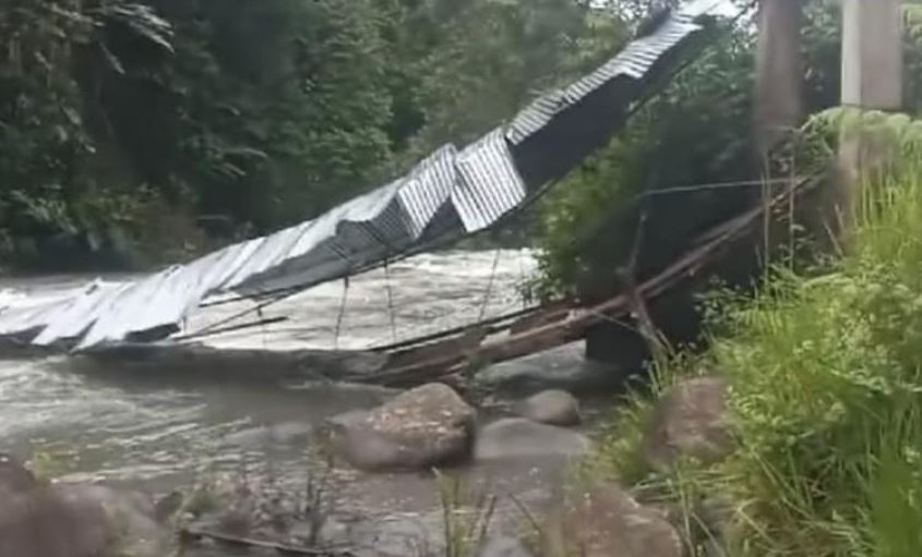 Los indios Awá acusaron a los militares ecuatorianos de destruir los puentes en la frontera con Colombia