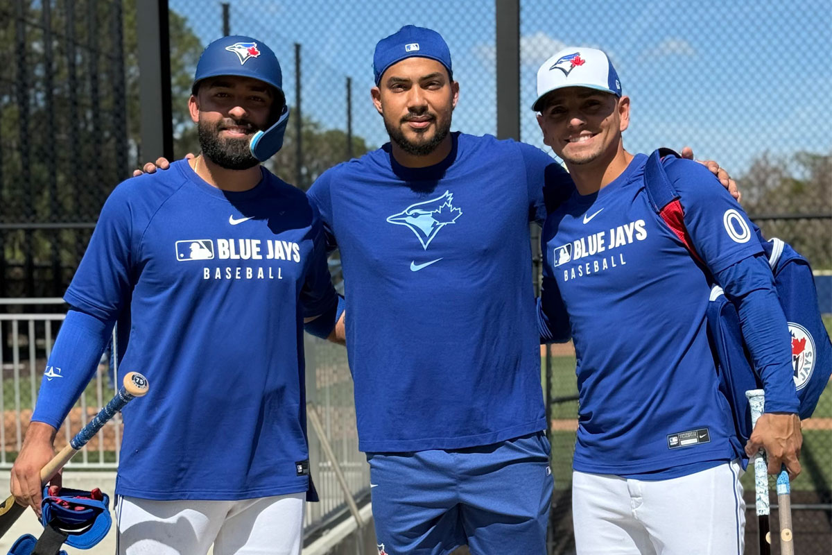 Santander y Giménez comenzaron su nueva etapa con los Azulejos de Toronto