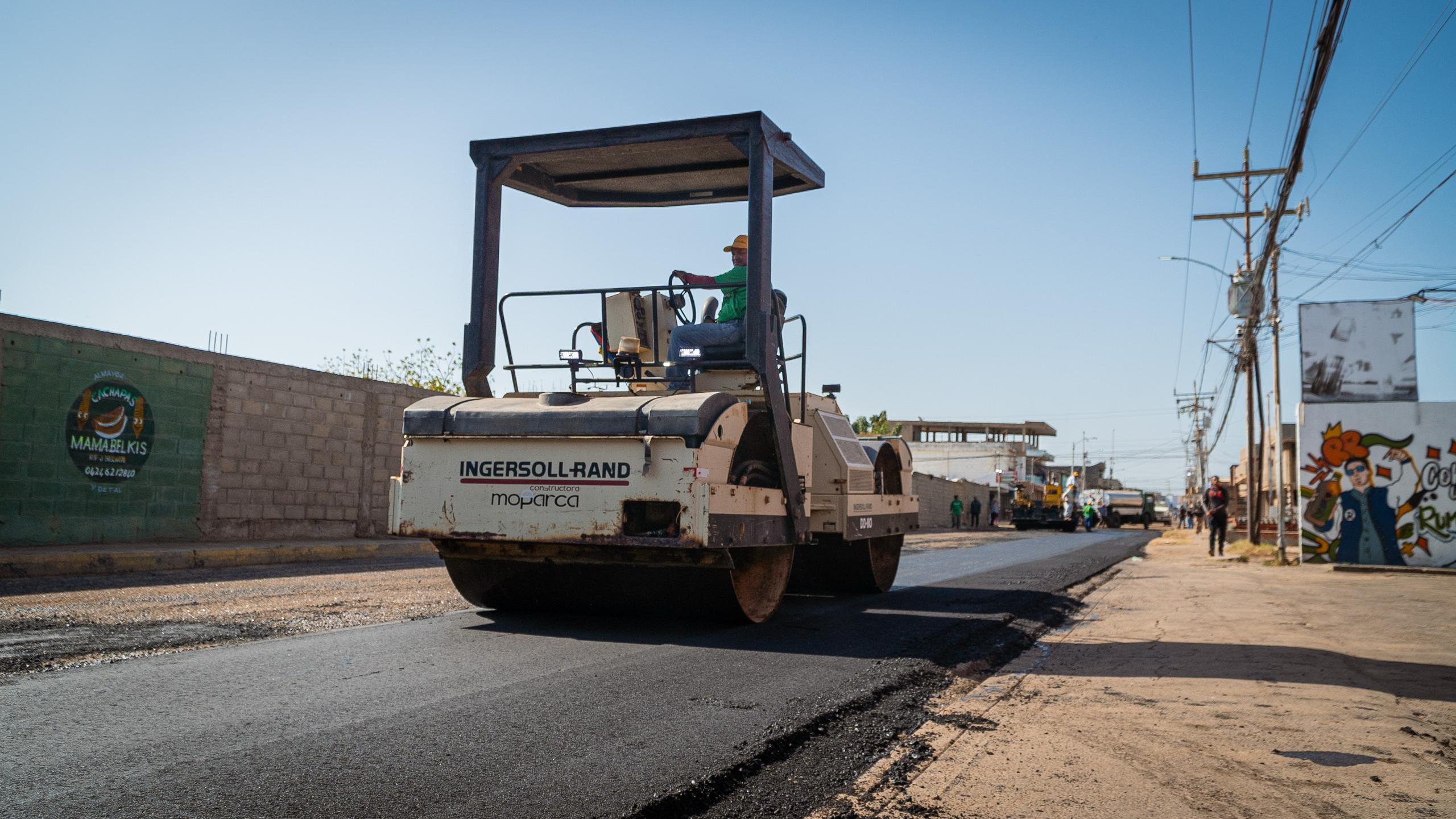 Plan de Asfaltado 2025 de la Alcaldía inicia la rehabilitación de la avenida 63 en la parroquia Raúl Leoni