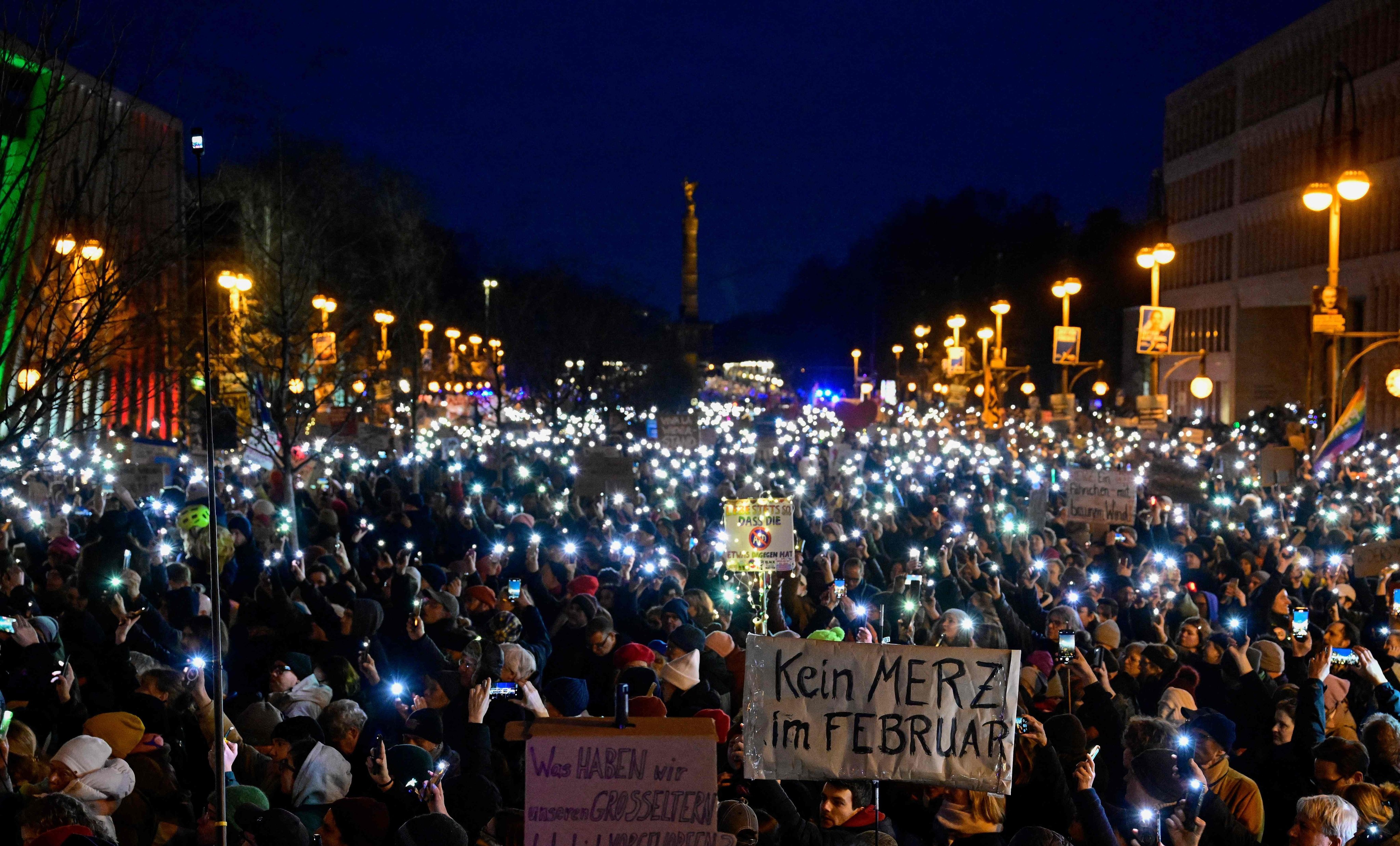 Unas 160.000 personas protestan en Berlín contra el giro político a la derecha