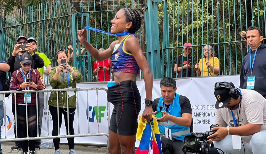 El brasileño Johnatas Cruz y la venezolana Magaly García triunfan en el Maratón CAF 2025