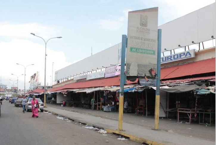 Se cayeron a puñetazos en el mercado Las Pulgas y quedaron detenidos por revoltosos