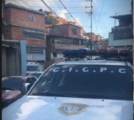 Una mujer fue asesinada a balazos frente a su esposo en Petare: Señalan a los de la banda de Wilexis