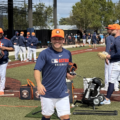 Altuve ya practica en el jardín izquierdo de los Astros