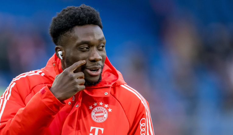 Alphonso Davies renovó contrato con el Bayern de Múnich