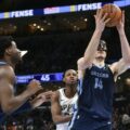 Grizzlies sigue en el segundo lugar tras vencer 128-109 a los Spurs