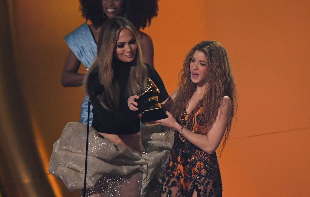 Shakira se alzó con el Grammy al mejor álbum pop latino por “Las Mujeres Ya No Lloran”: Dedicó su premio a los inmigrantes en EEUU