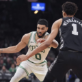 Los Celtics de Tatum dominan a los Spurs de Wenbemyama