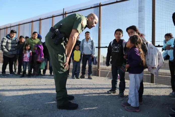 Un 85 % bajaron los cruces migratorios fronterizos entre el 21 y 31-Ene tras la toma de posesión de Trump: Reportó EEUU