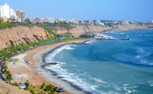 Señalan a venezolanos de extorsionar en playas de Perú