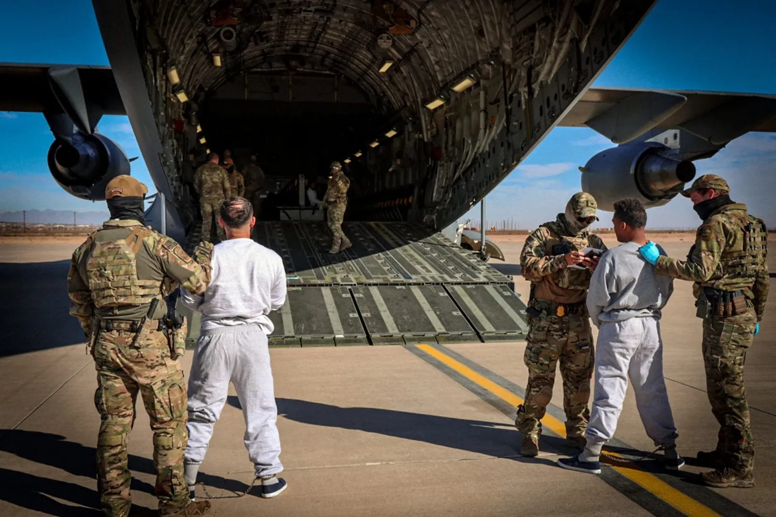 Trasladan a miembros del Tren de Aragua y otros criminales a la cárcel de Guantánamo