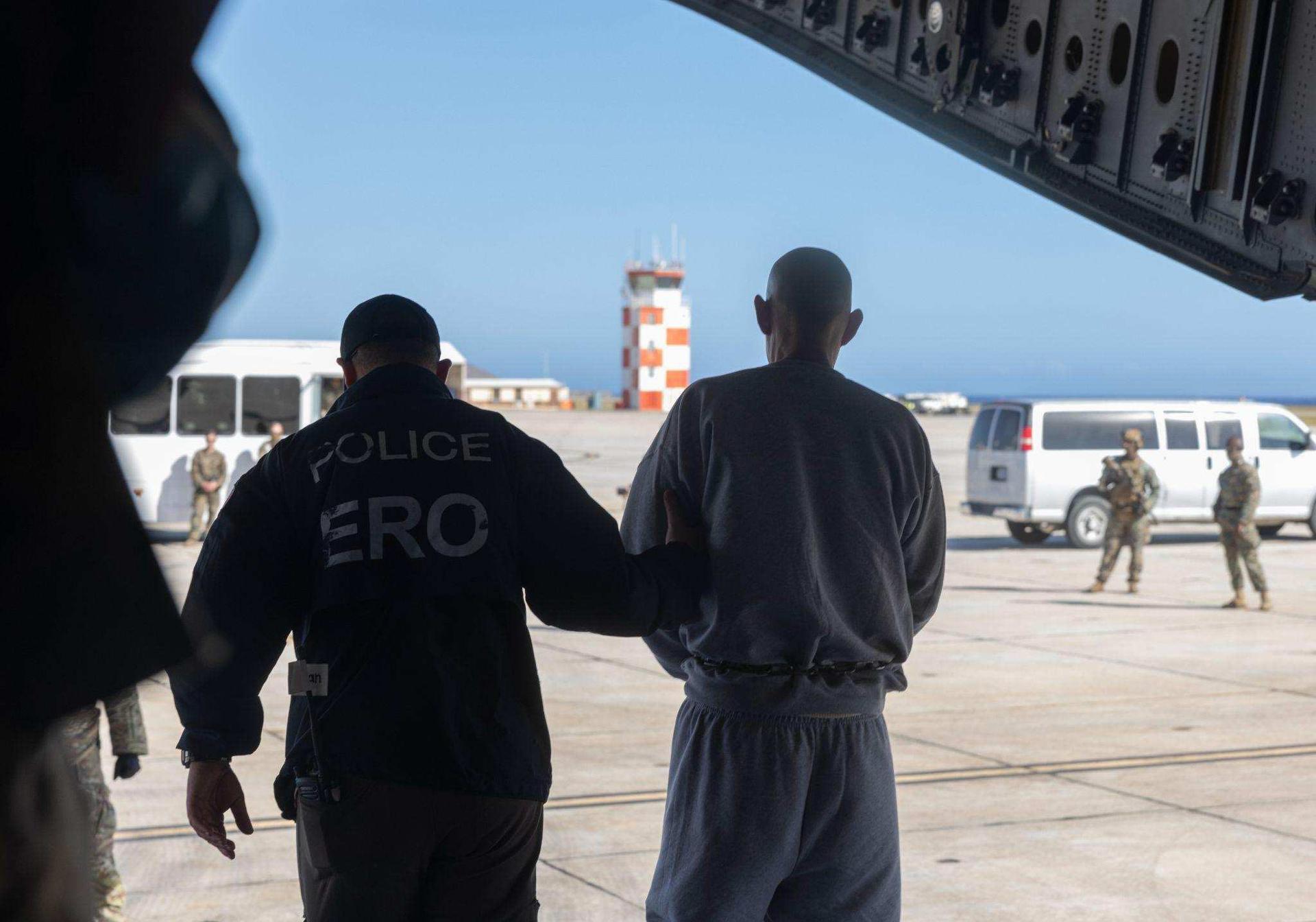 Tres venezolanos enviados a Guantánamo fueron detenidos tras acudir a cita de inmigración