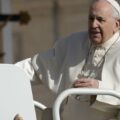 El papa Francisco ya no necesita ventilación mecánica, según el Vaticano