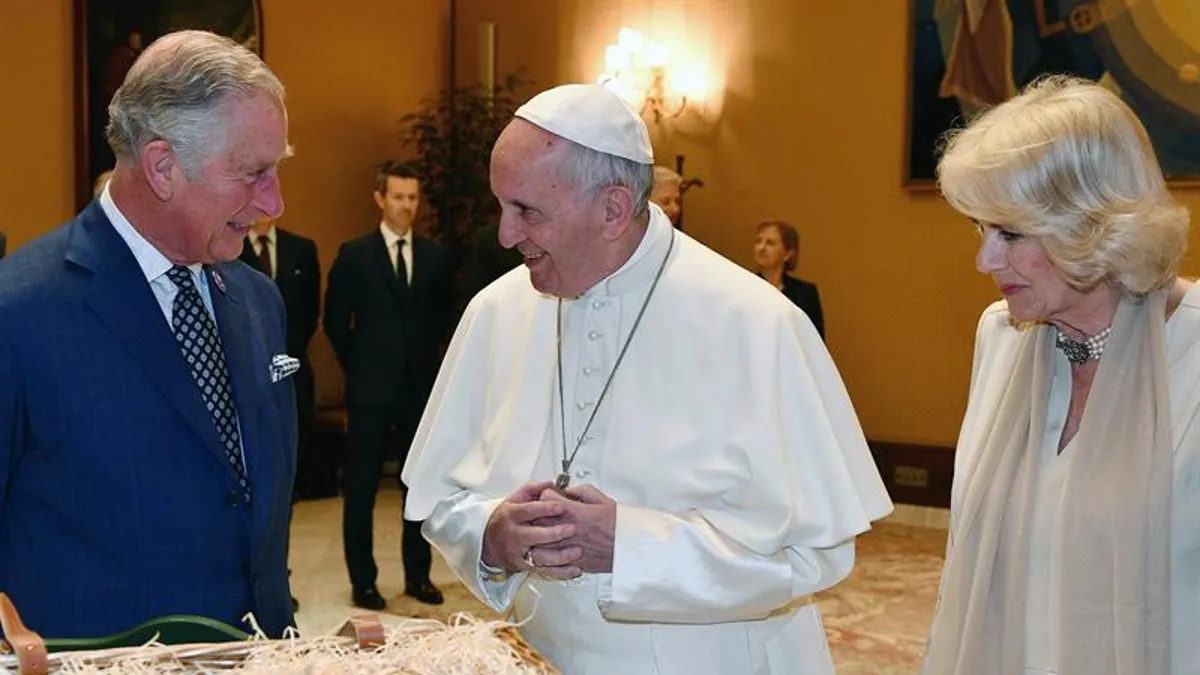 La visita planeada para el 8-Abr del rey Carlos III y Camila al papa Francisco seguirá adelante